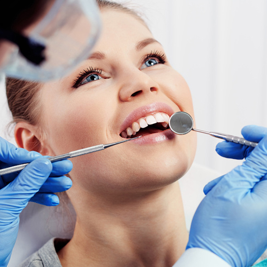 Zahnarztpraxis Javadifar Uetersen - Zahnärztliche Grunduntersuchung
